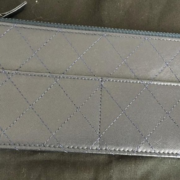 SOLD AUTHENTIC Chanel 4 piece travel clutch - Picture 7 of 8